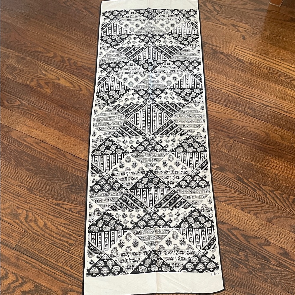ECHO Black/Cream Scarf